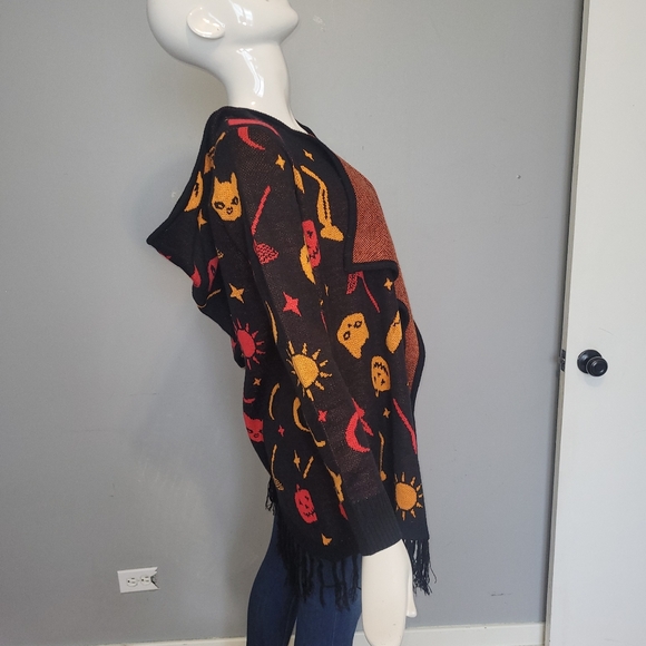 Disney Her Universe Hocus Pocus Dani Hooded Fringe Cardigan, VGUC, XS FITS BIG - Picture 4 of 10